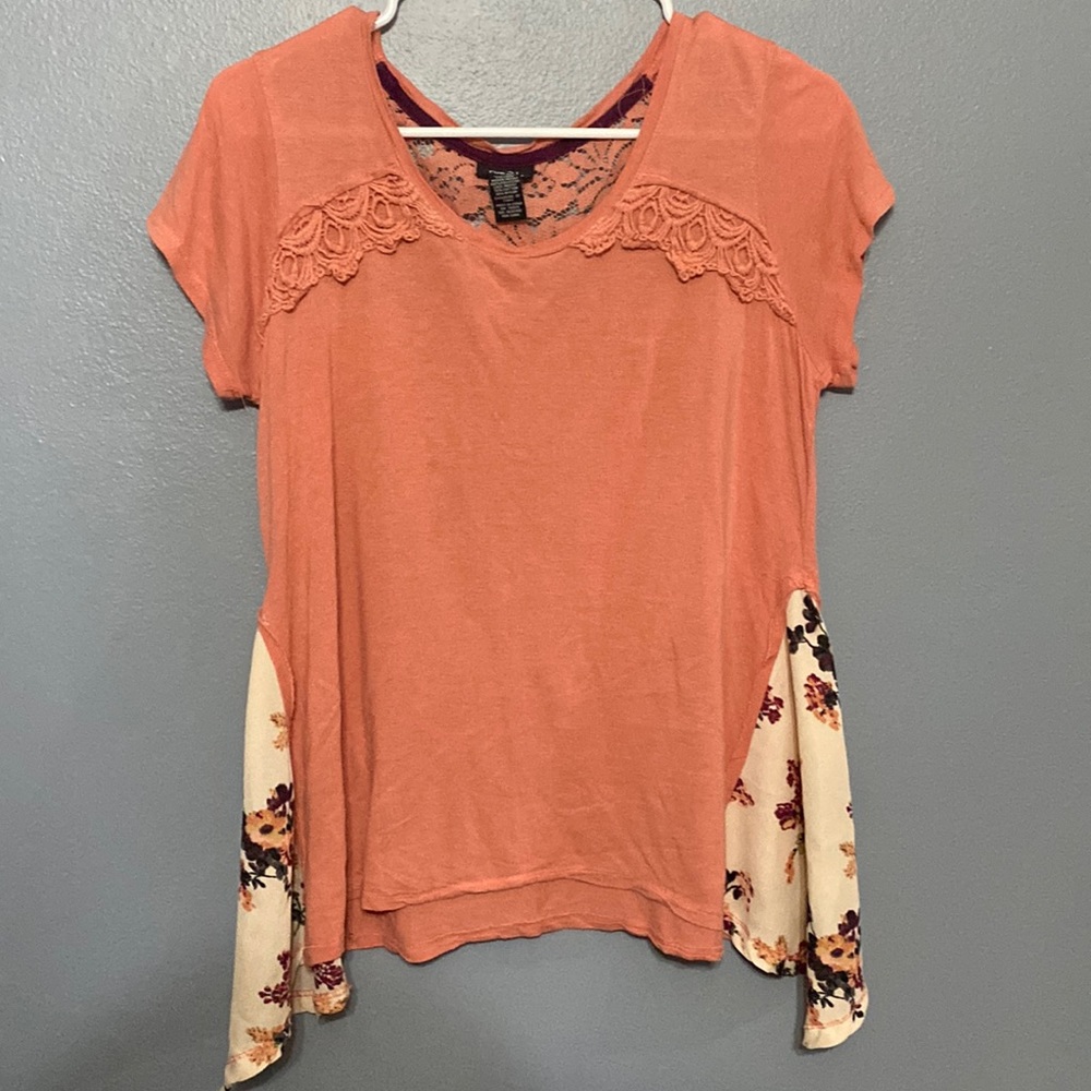 Rue21 size small peach tshirt